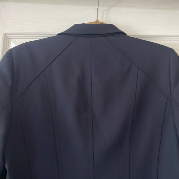 Absolutely gorgeous ๐ฉท๐ฉท Elie Tahari Navy blue blazer 98% virgin wool size 12 - Picture 6 of 13